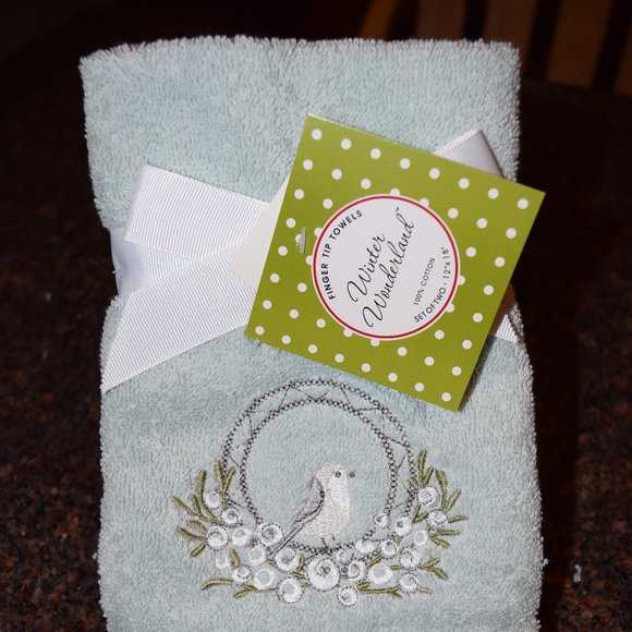 Winter Wonderland Set of 2 Finger Tip Towels - Picture 2 of 3
